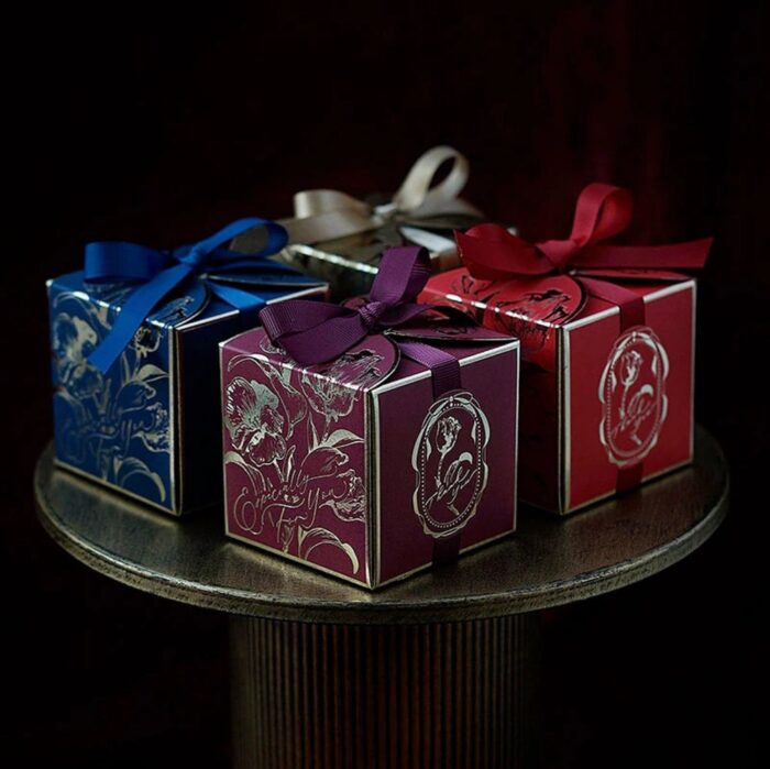 Luxury Gold FoilCandy Favor Box with Ribbon DSFAVXC03